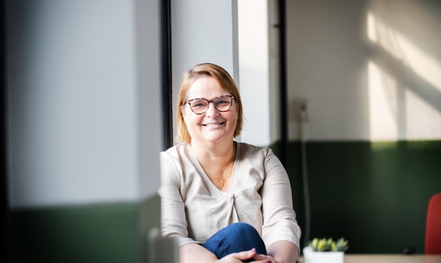 Als leerlingen ‘ergens mee zitten’, kunnen zij veel hebben aan een vrijwilliger die als een ‘extra’ mentor met ze meedenkt en ze een stap verder helpt, merkt coördinator Hilde Manders van De Korenaer Helmond.